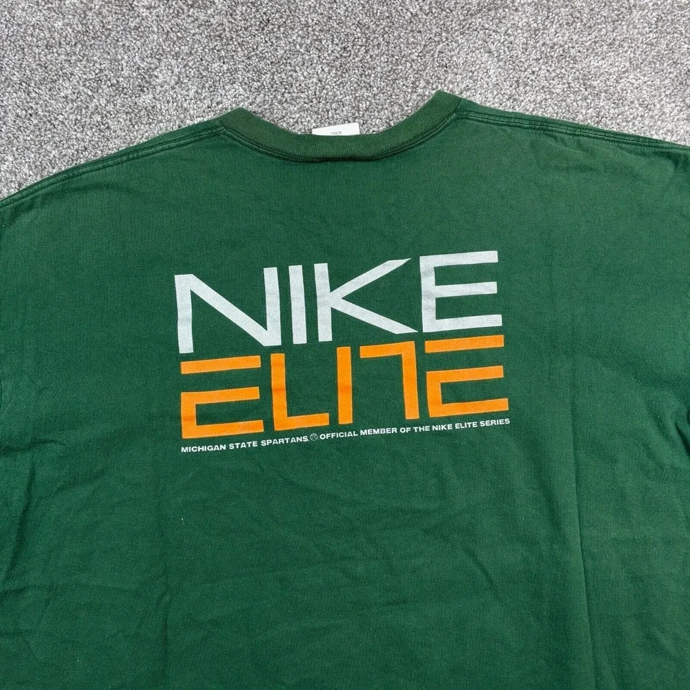 Nike measures 26